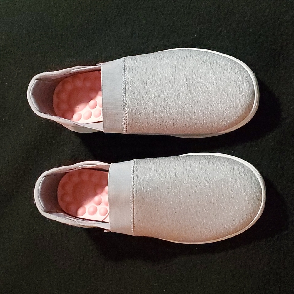 Crocs Women's slip on shoes Size 7 W New